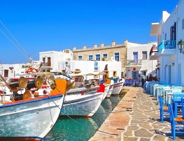 Πάρος: Ξέχασε να βάλει χειρόφρενο και το αυτοκίνητο «βούτηξε» στη θάλασσα!